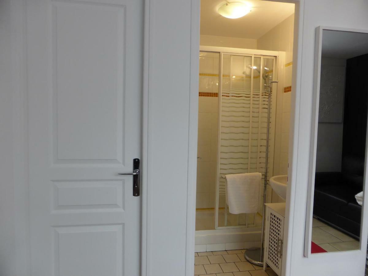 Une Chambre A Neuilly Guest House Exterior photo